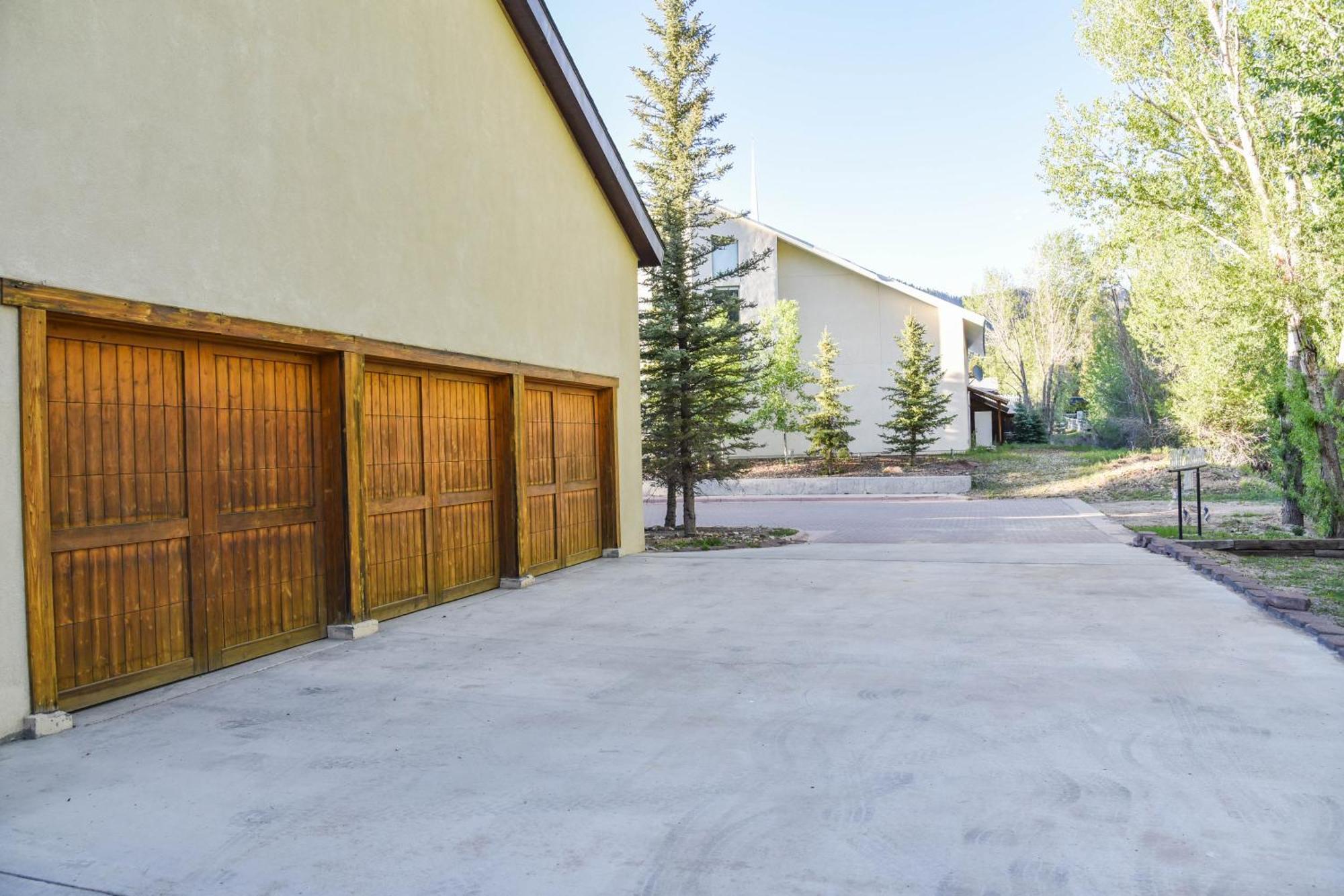 River Lyric Lodge - Formerly Double Dog Ред-Рівер Екстер'єр фото