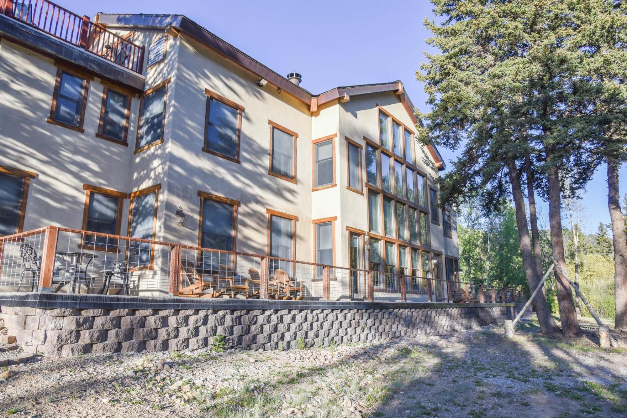 River Lyric Lodge - Formerly Double Dog Ред-Рівер Екстер'єр фото