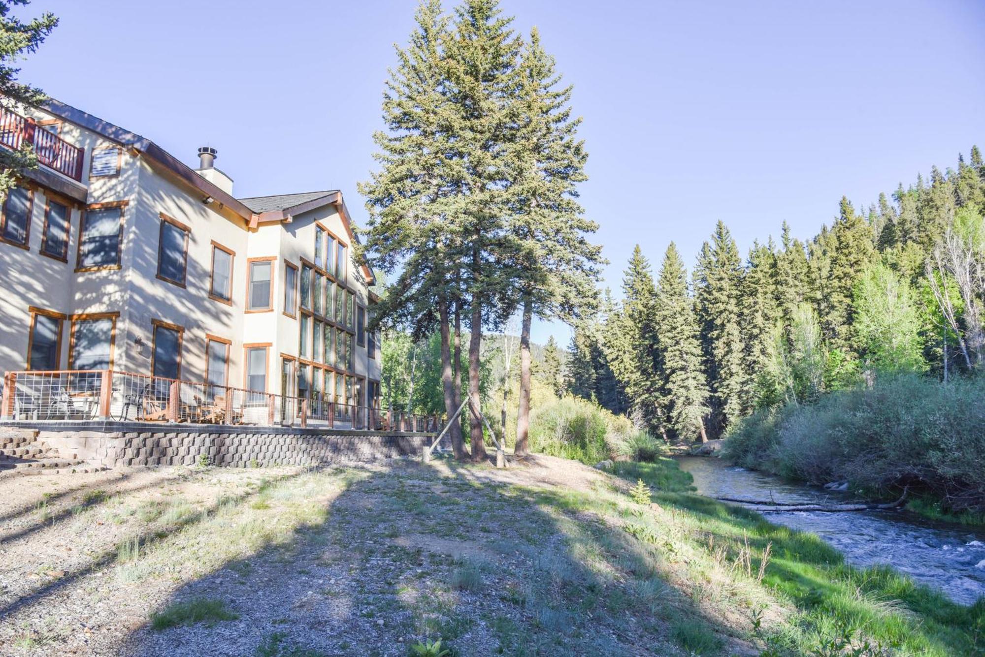River Lyric Lodge - Formerly Double Dog Ред-Рівер Екстер'єр фото